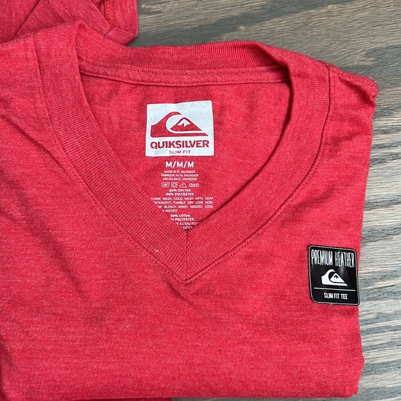 Quicksilver v-neck tshirt - Picture 2 of 2